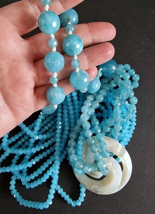 Collana Lunga Multifilo in Angelite e Madreperla