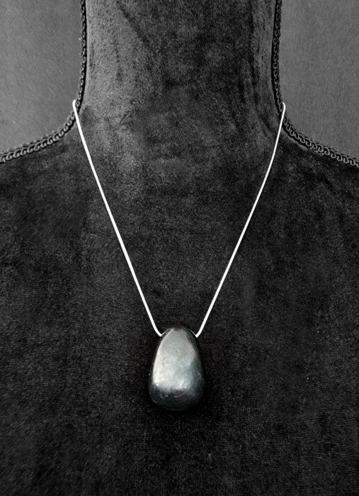 Scudo Nero Collana Gocce di Pietra Shungite
