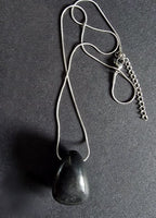 Scudo Nero Collana Gocce di Pietra Shungite
