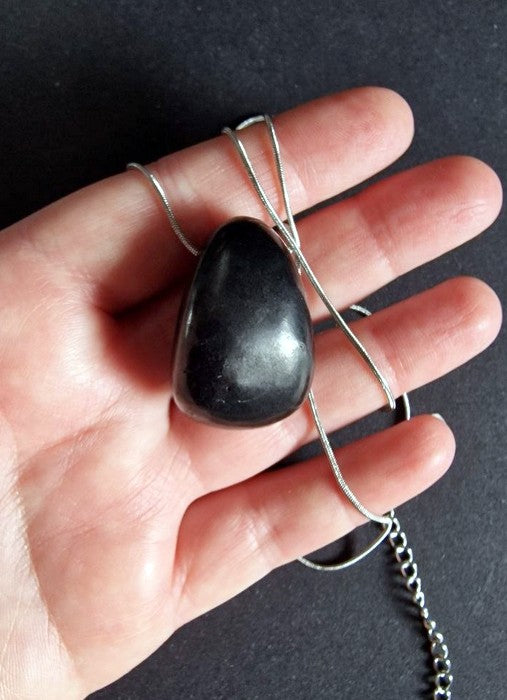 Scudo Nero Collana Gocce di Pietra Shungite